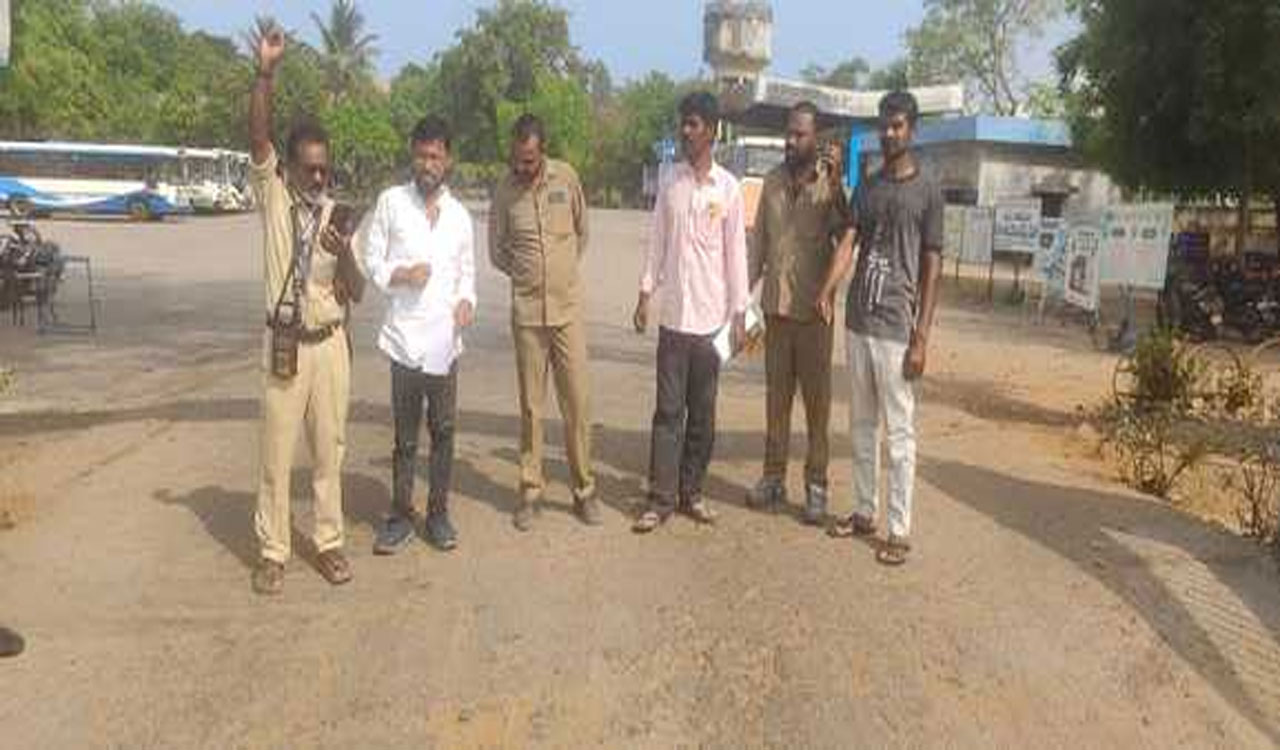 Kourutla | ఆర్టీసీ రిటైర్డ్ కార్మికుల సమస్యలు పరిష్కరించాలి