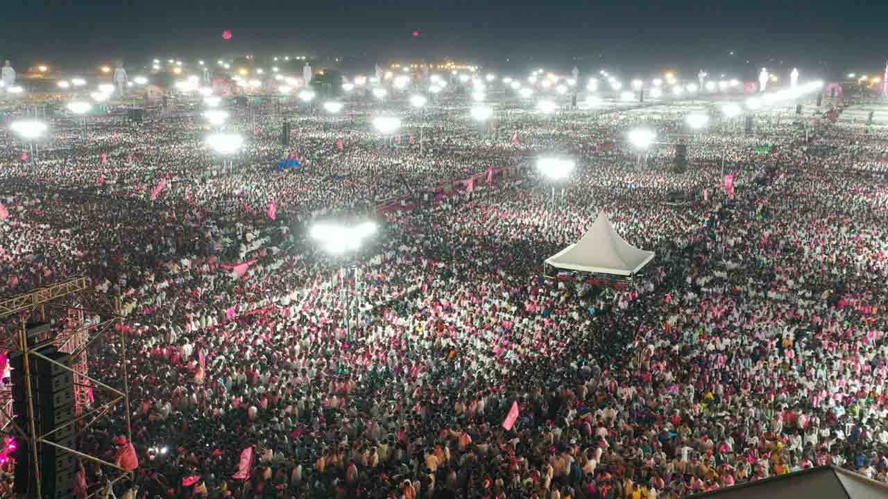 బీఆర్‌ఎస్‌ జోష్‌.. ఎల్కతుర్తి సభకు కదంతొక్కిన గులాబీదండు