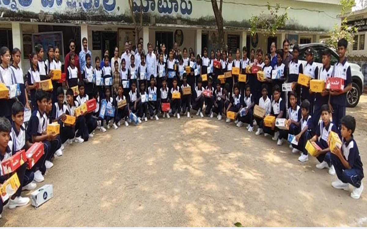 Madhira : ప్ర‌భుత్వ పాఠ‌శాల‌ల అభివృద్ధికి 'సేఫ్ హ్యాండ్స్' చేయూత అభినంద‌నీయం : ఎంఈఓ ప్ర‌భాక‌ర్‌