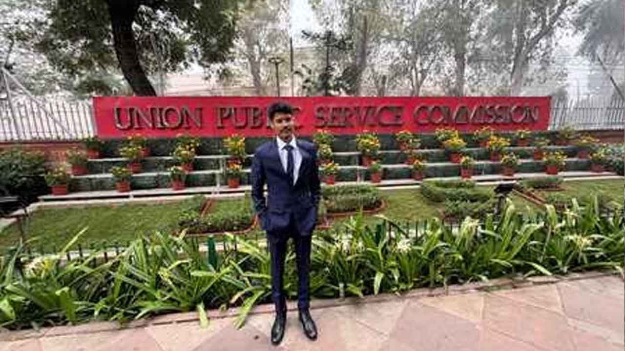 Services results | సివిల్స్‌లో మెరిసిన నల్లమల ఆణిముత్యం.. ఐఏఎస్ సాధించిన దళిత యువకుడు
