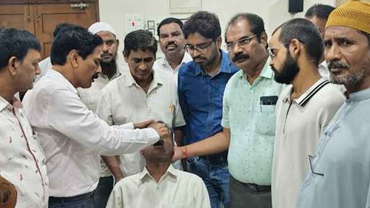 Haj pilgrims | హజ్ యాత్రికులకు వ్యాక్సినేషన్ : డాక్టర్‌ సాంబశివరావు