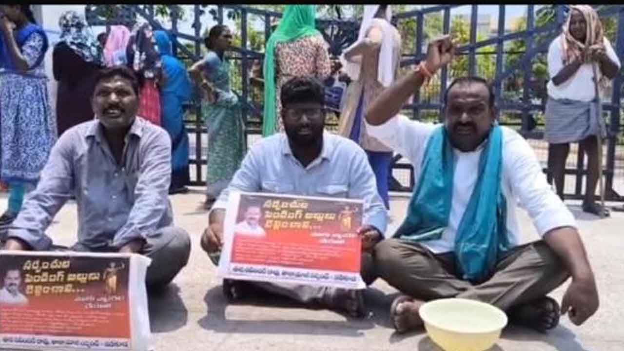 Pending bills | పెండింగ్‌ బిల్లులు చెల్లించాలని మాజీ సర్పంచ్‌ వినూత్నంగా నిరసన