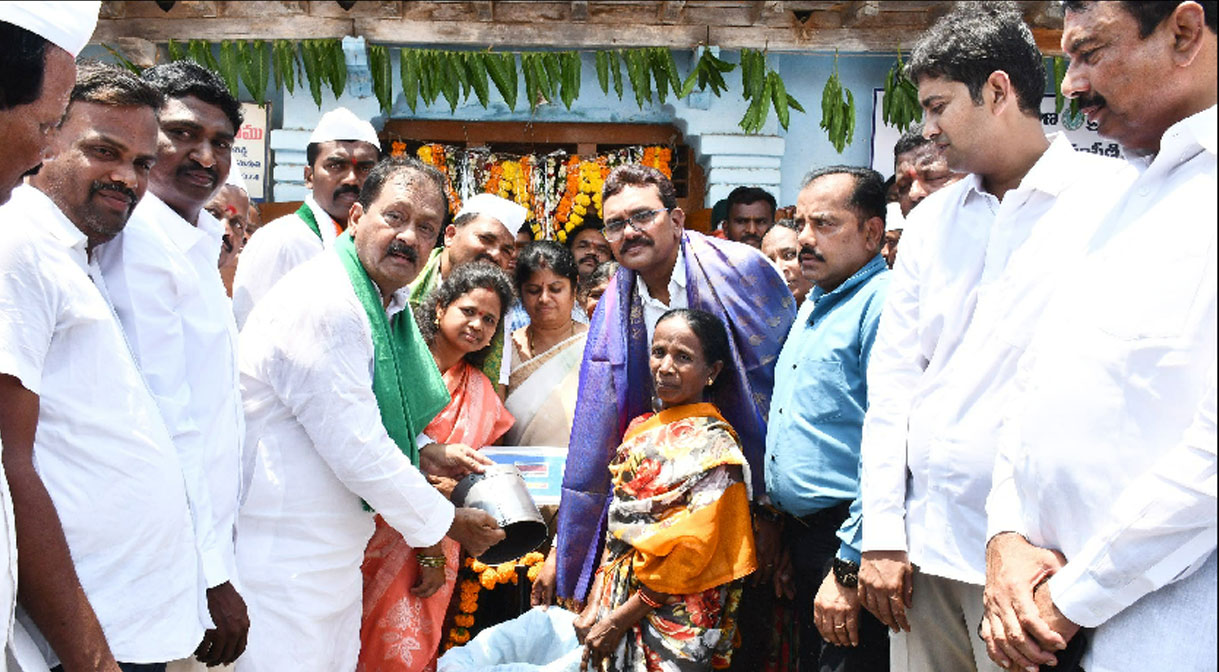 shabbir ali | సన్న బియ్యం పంపిణీ చారిత్రాత్మకమైన నిర్ణయం