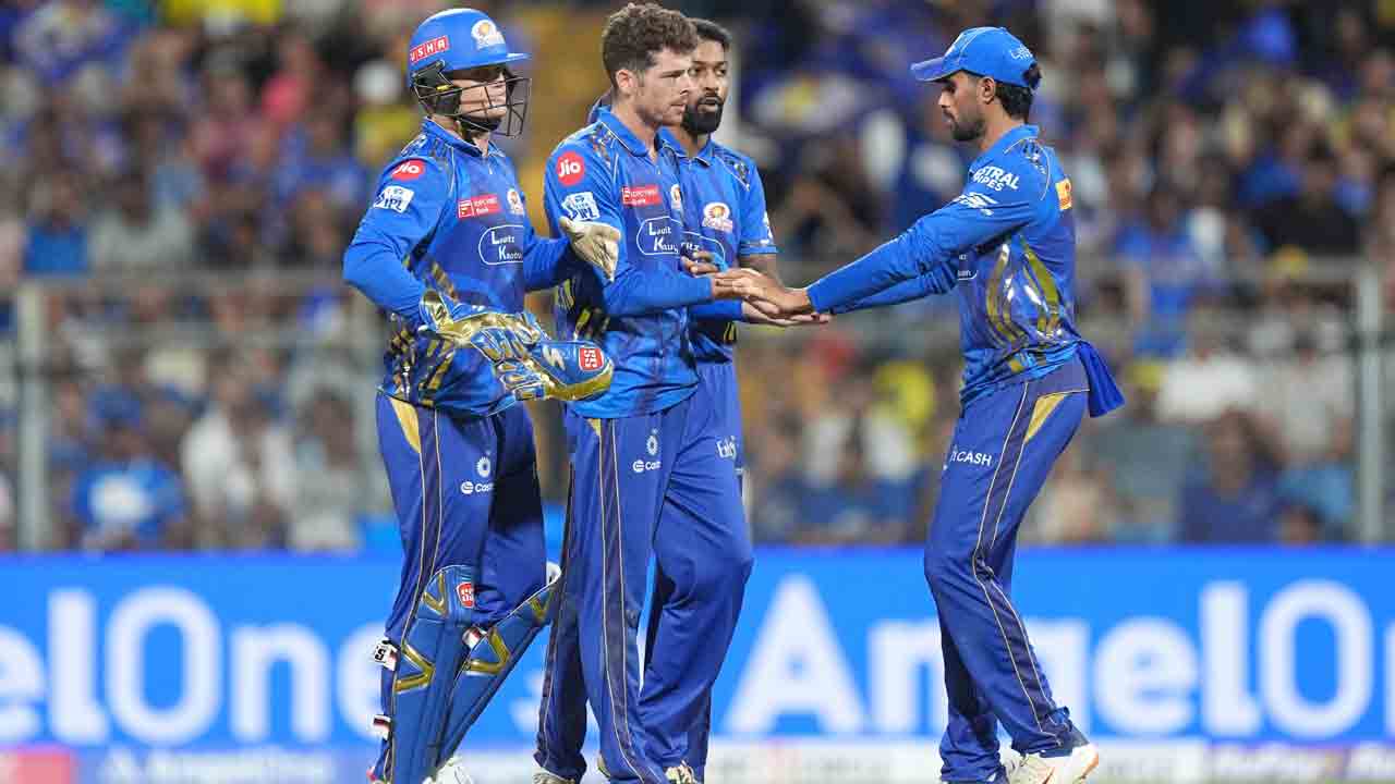 IPL 2025 | చెన్నైకి వ‌రుస షాక్‌లు.. స్వ‌ల్ప వ్య‌వ‌ధిలోనే పెవిలియ‌న్ చేరిన హిట్ట‌ర్లు