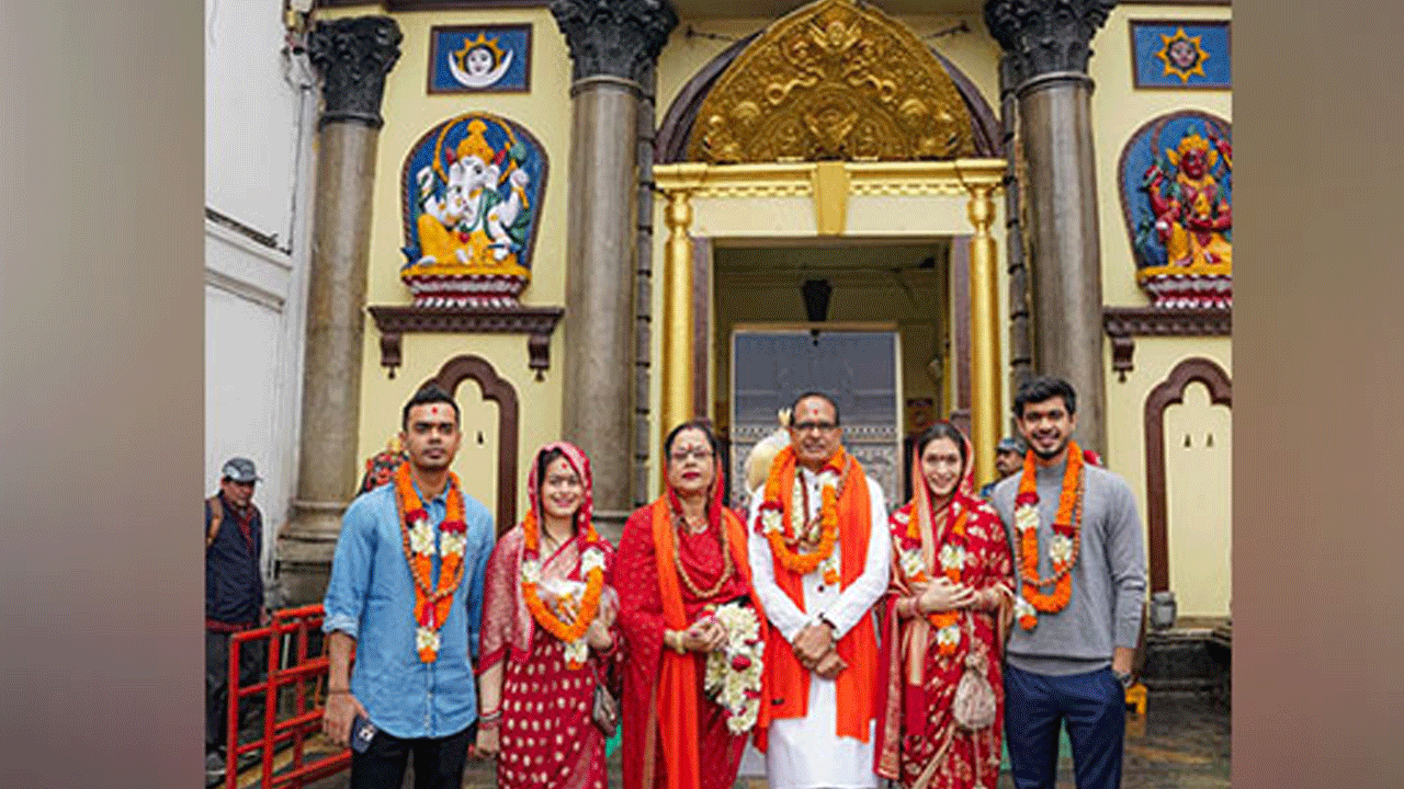 Shivraj Singh Chouhan: ప‌శుప‌తినాథ్ ఆల‌యాన్ని ద‌ర్శించుకున్న కేంద్ర మంత్రి శివ‌రాజ్ సింగ్ చౌహాన్