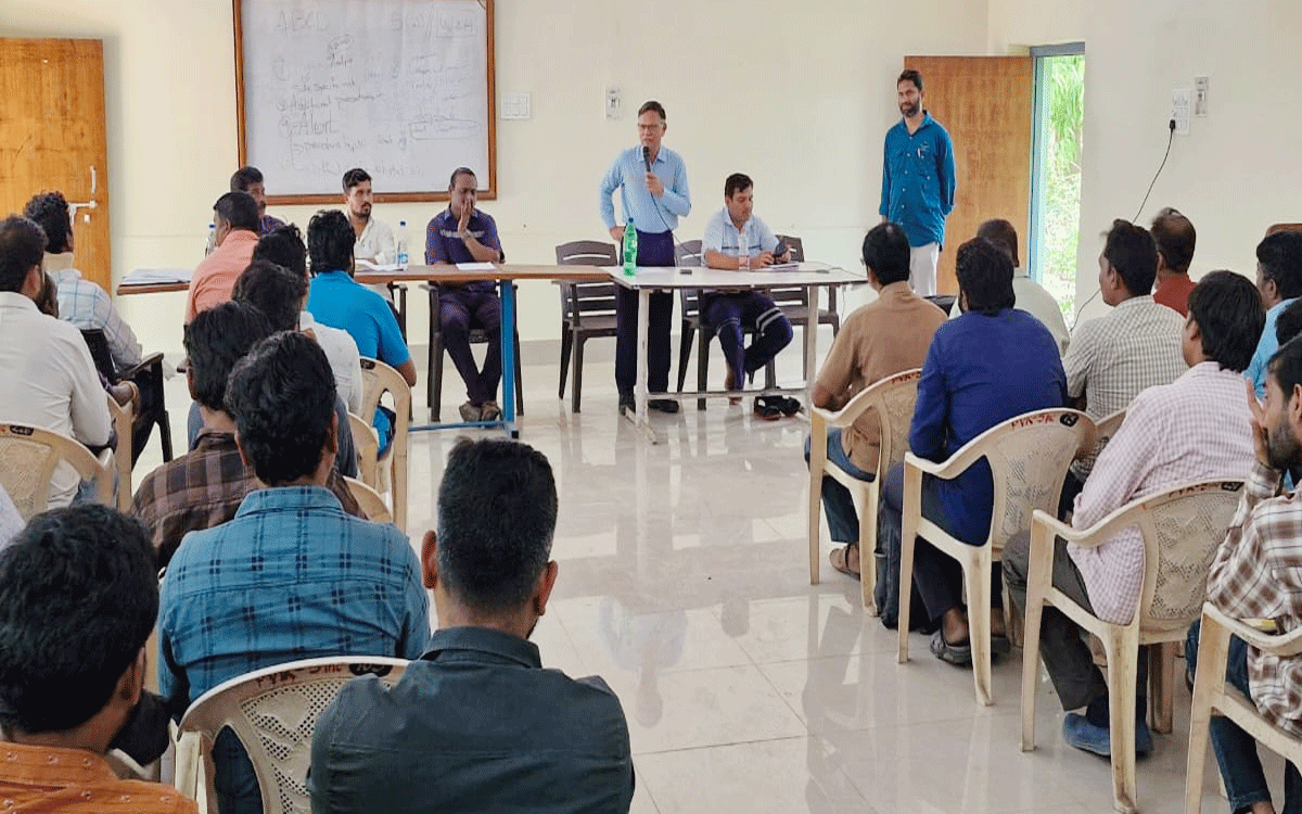 Singareni : విధుల‌కు గైర్హాజ‌రైతే చ‌ర్య‌లు త‌ప్ప‌వు : గని ఏజెంట్ బూర ర‌వీంద‌ర్‌