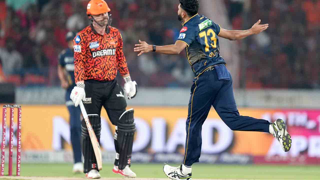 IPL 2025 | స‌న్‌రైజ‌ర్స్‌కు షాకిచ్చిన‌ సిరాజ్.. పెవిలియ‌న్ చేరిన ఓపెన‌ర్లు