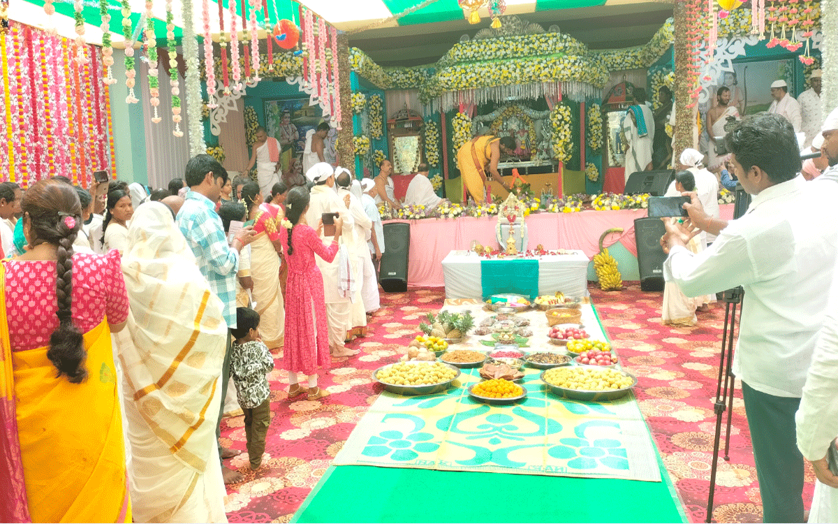 Yellandu : నాగుల్‌మీరా దర్గాలో ఘనంగా సీతారాముల పట్టాభిషేకం