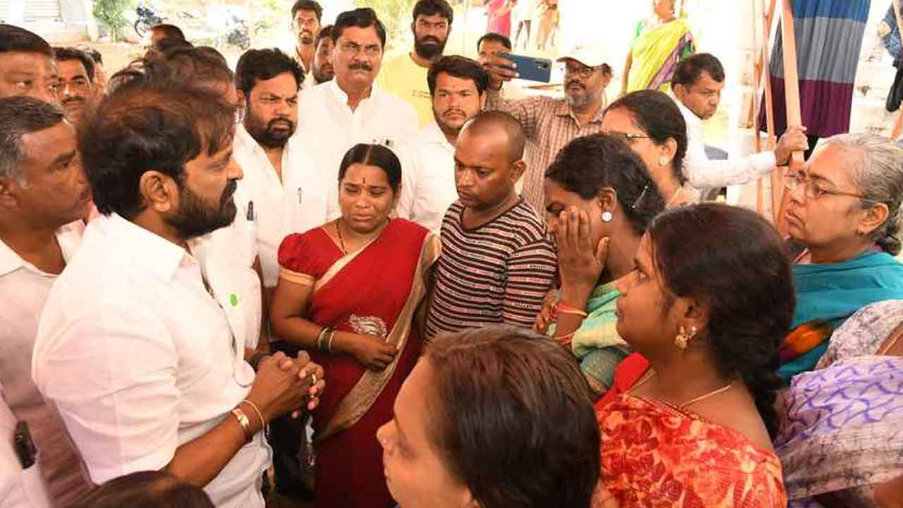 Srinivas Goud | బాధిత కుటుంబాలను పరామర్శించిన మాజీ మంత్రి శ్రీనివాస్ గౌడ్