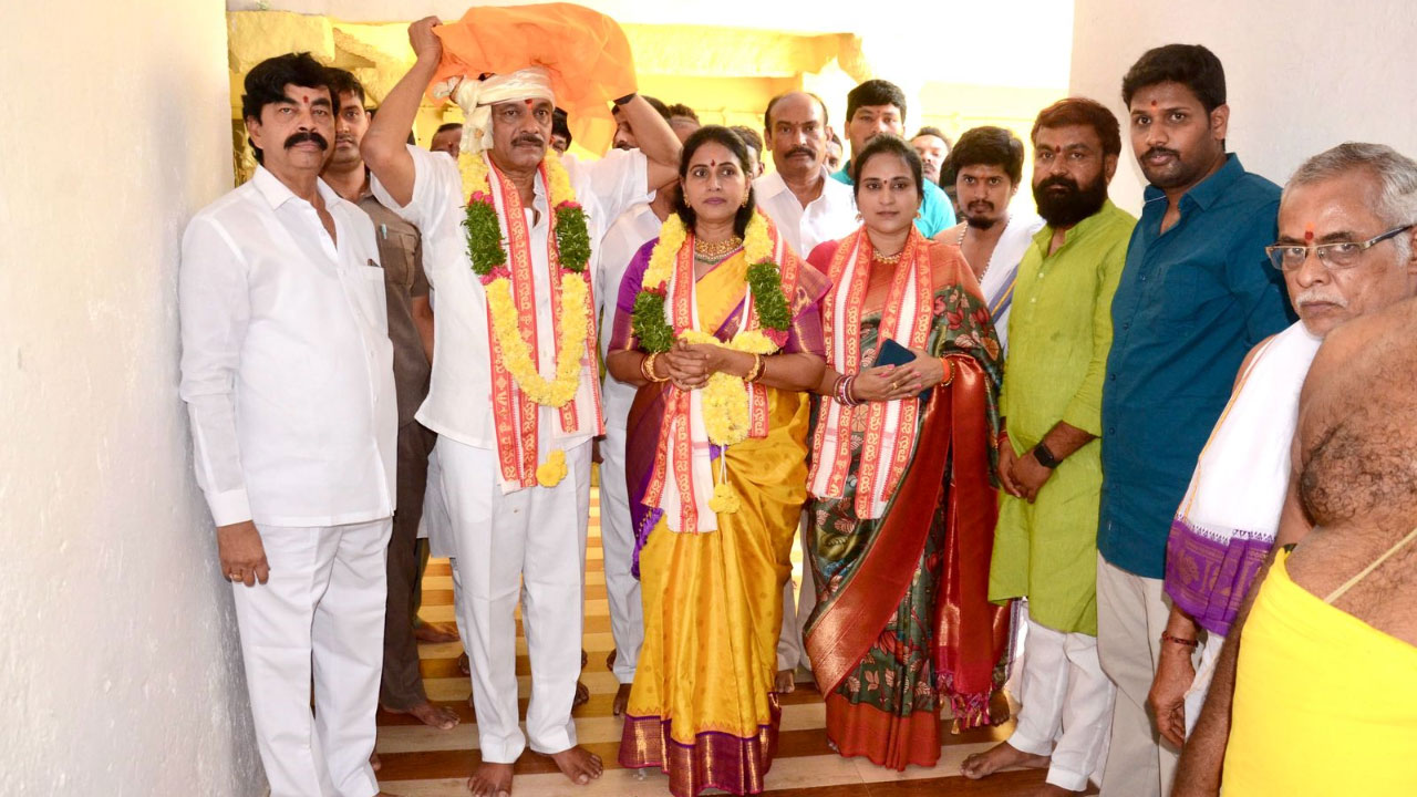 Sri Rama Navami | సీతారాముల కల్యాణం…పట్టు వస్త్రాలు, తలంబ్రాలు సమర్పించిన ఎల్బీనగర్ ఎమ్మెల్యే