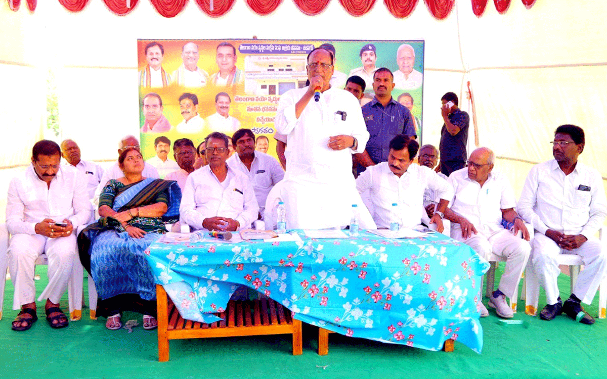 Elderly Welfare Association Building : మాన‌వ సంబంధాలు మ‌రువ‌ద్దు : గుత్తా సుఖేంద‌ర్‌రెడ్డి