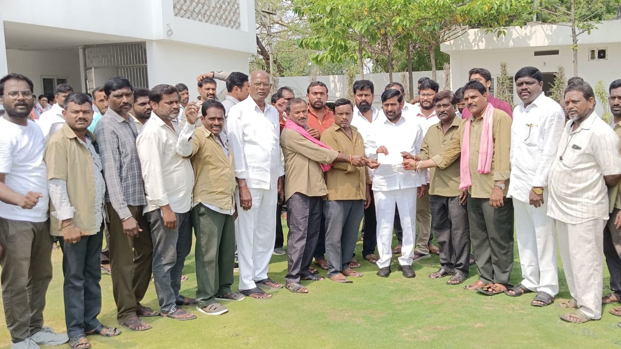 BRTU | బీఆర్‌ఎస్‌ రజతోత్సవ సభ.. ఆటో డ్రైవర్ల విరాళం