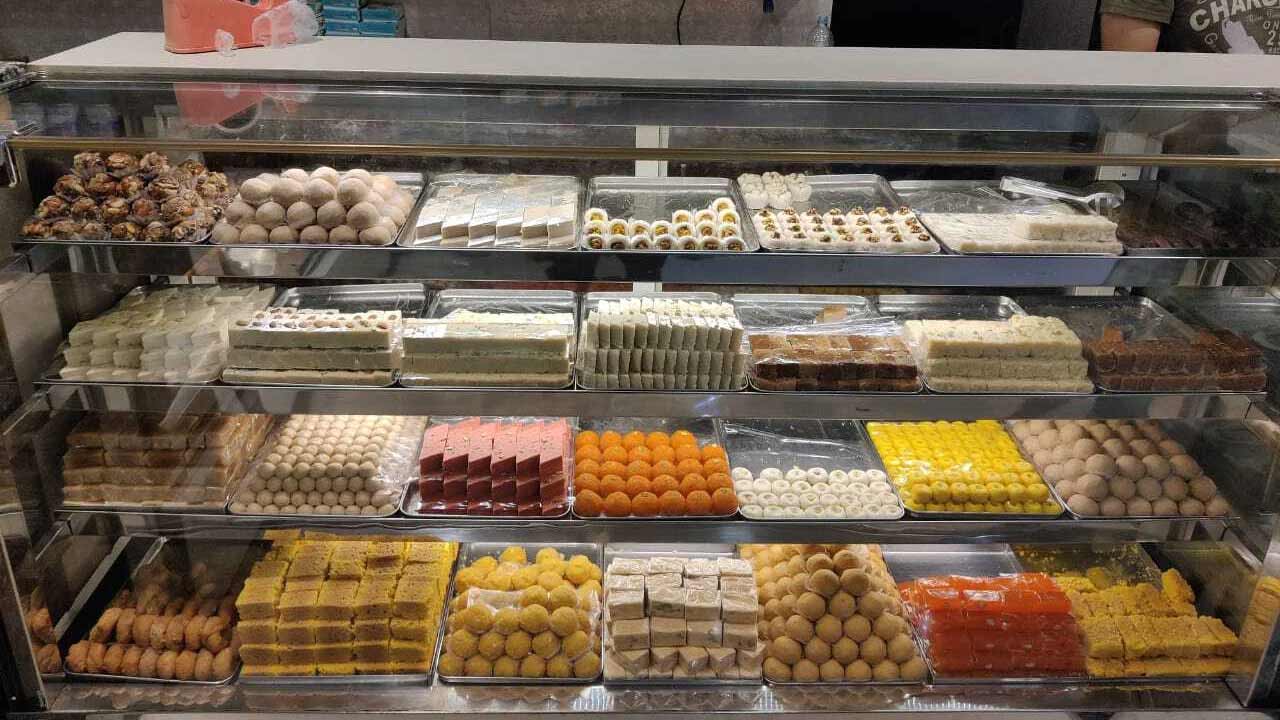 Hyderabad | స్వీట్‌లో ఎండు రొయ్యను పెట్టి బ్లాక్‌మెయిల్‌.. ఇద్దరు  యూట్యూబ్‌ రిపోర్టర్ల అరెస్టు!