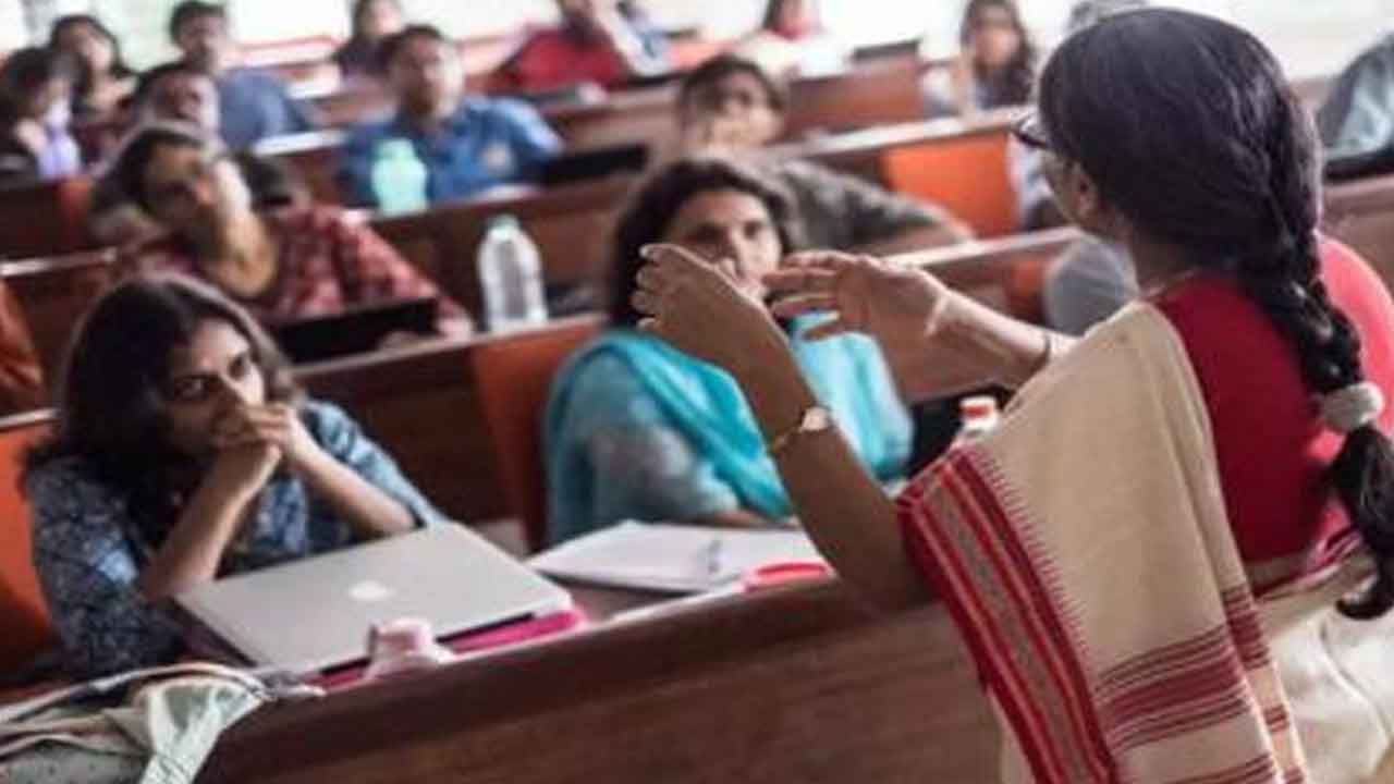 మాడల్‌ టీచర్లకు పదోన్నతులు కల్పించండి