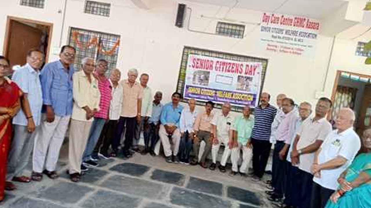 Senior citizens | ఉగ్రవాదాన్ని కూకటి వేళ్లతో పెరికివేయాలి : సీనియర్‌ సిటిజన్స్‌