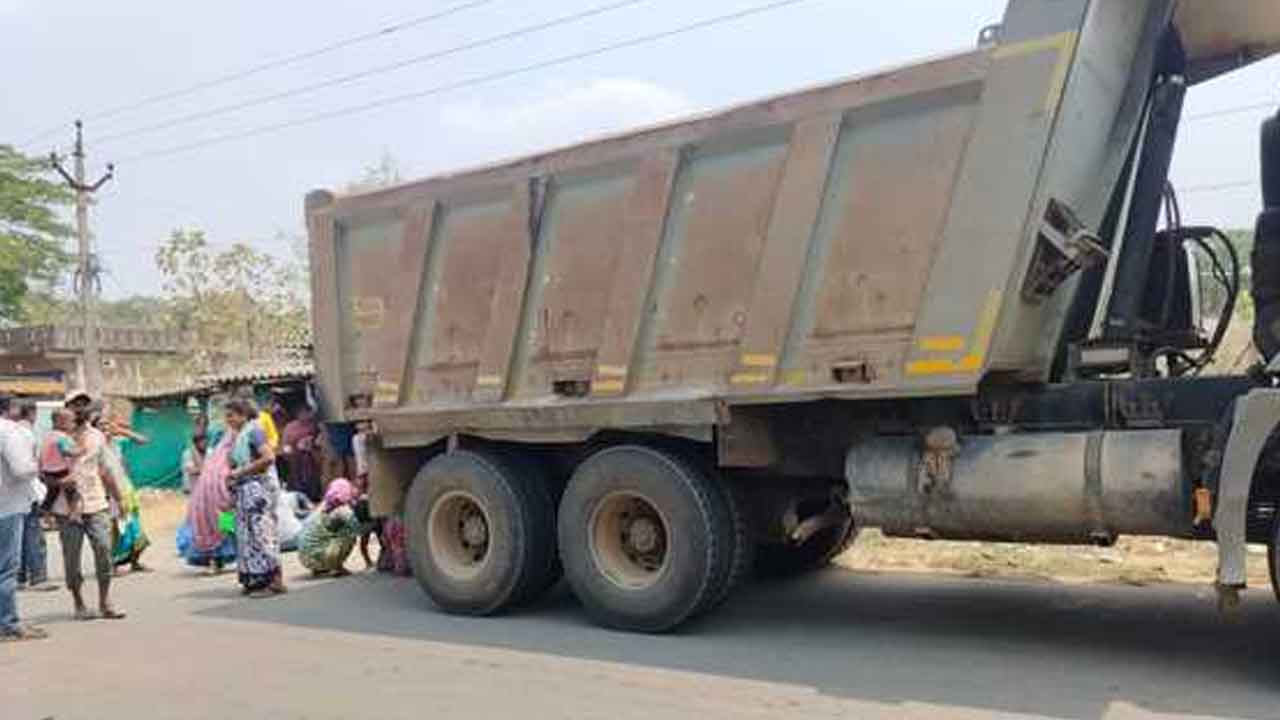 Road accident | వరంగల్‌ జిల్లాలో విషాదం.. బాలుడి ప్రాణం తీసిన టిప్పర్