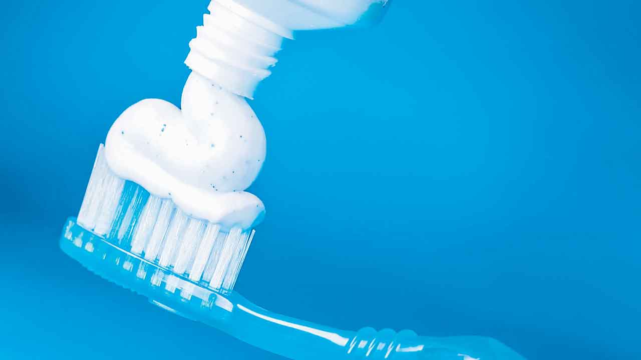 ప్రముఖ బ్రాండ్‌ టూత్‌పేస్ట్‌లలో హానికారక పదార్థాలు.. ల్యాబ్‌ పరీక్షల్లో దిగ్భ్రాంతికర ఫలితాలు..!