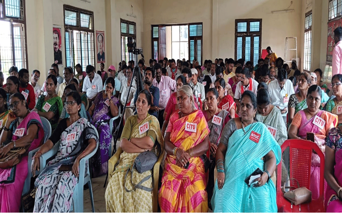 Kothagudem : లేబర్ కోడ్‌లు కార్మిక హక్కులకు ఉరితాళ్లు : కార్మిక సంఘాల నేతలు