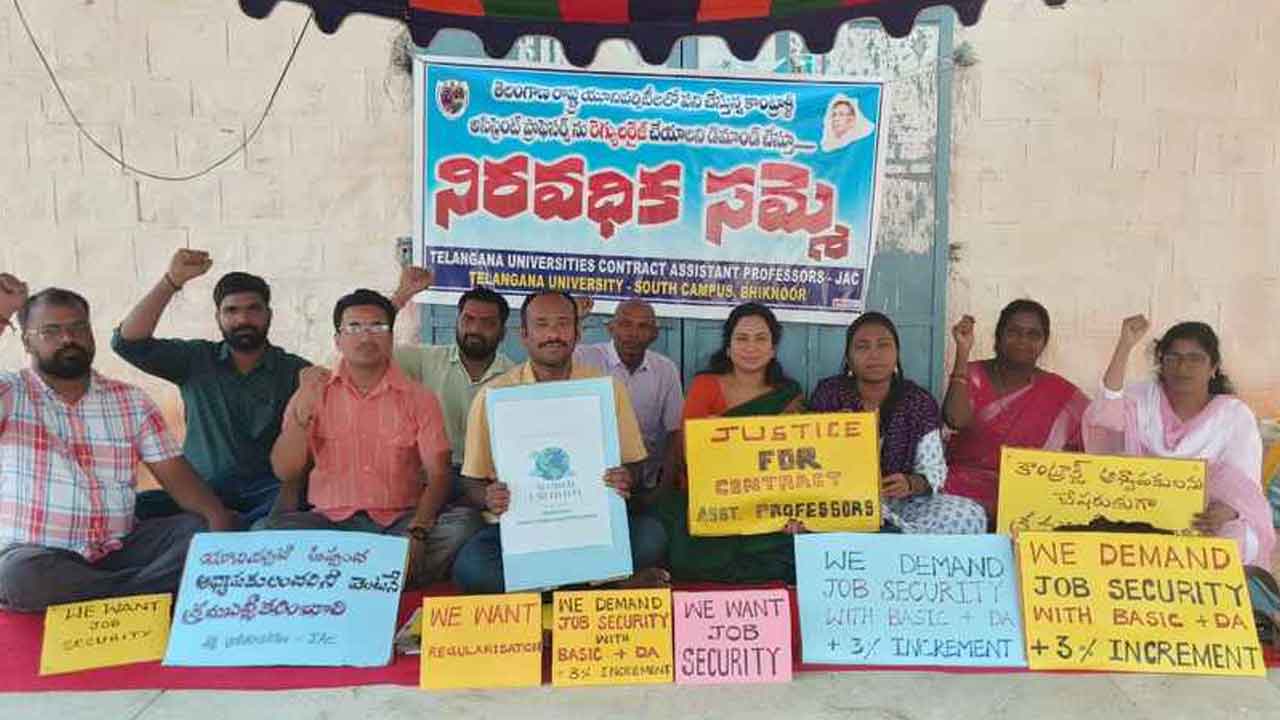 Telangana University |  మొక్కలు నాటి నిరసన తెలిపిన కాంట్రాక్ట్ అధ్యాపకులు