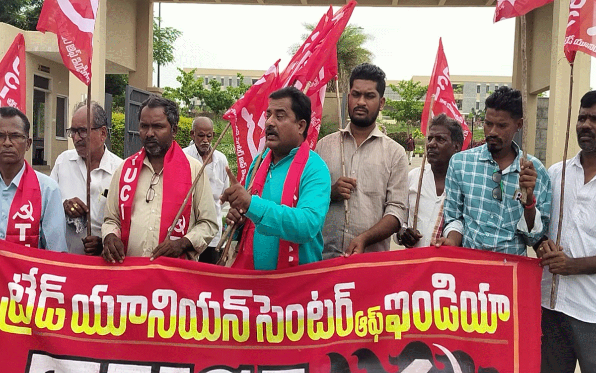Kothagudem : పంచాయతీ కార్మికుల సమస్యలు పరిష్కరించాలి : యాకూబ్ షావ‌లీ