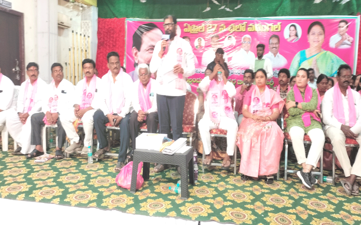 Yellandu : బీఆర్ఎస్ ర‌జతోత్స‌వ స‌భ‌కు పండుగలా త‌ర‌లాలి : ఎంపీ వ‌ద్దిరాజు, మాజీ ఎమ్మెల్యే హ‌రిప్రియ‌