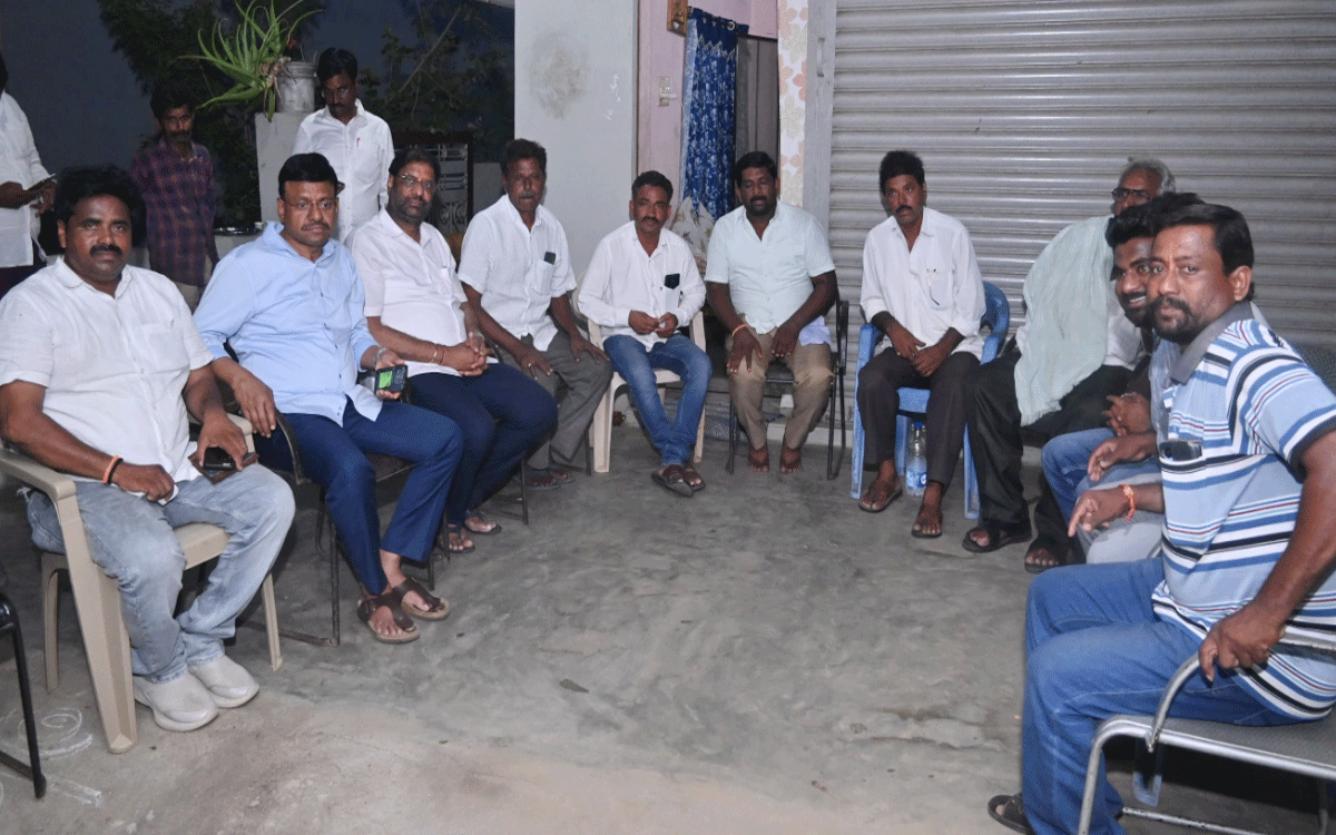 Karepalli : బీఆర్ఎస్‌ బహిరంగ సభకు భారీగా తరలిరావాలి : ఎంపీ వద్దిరాజు రవిచంద్ర, ఎమ్మెల్సీ తాతా మధు