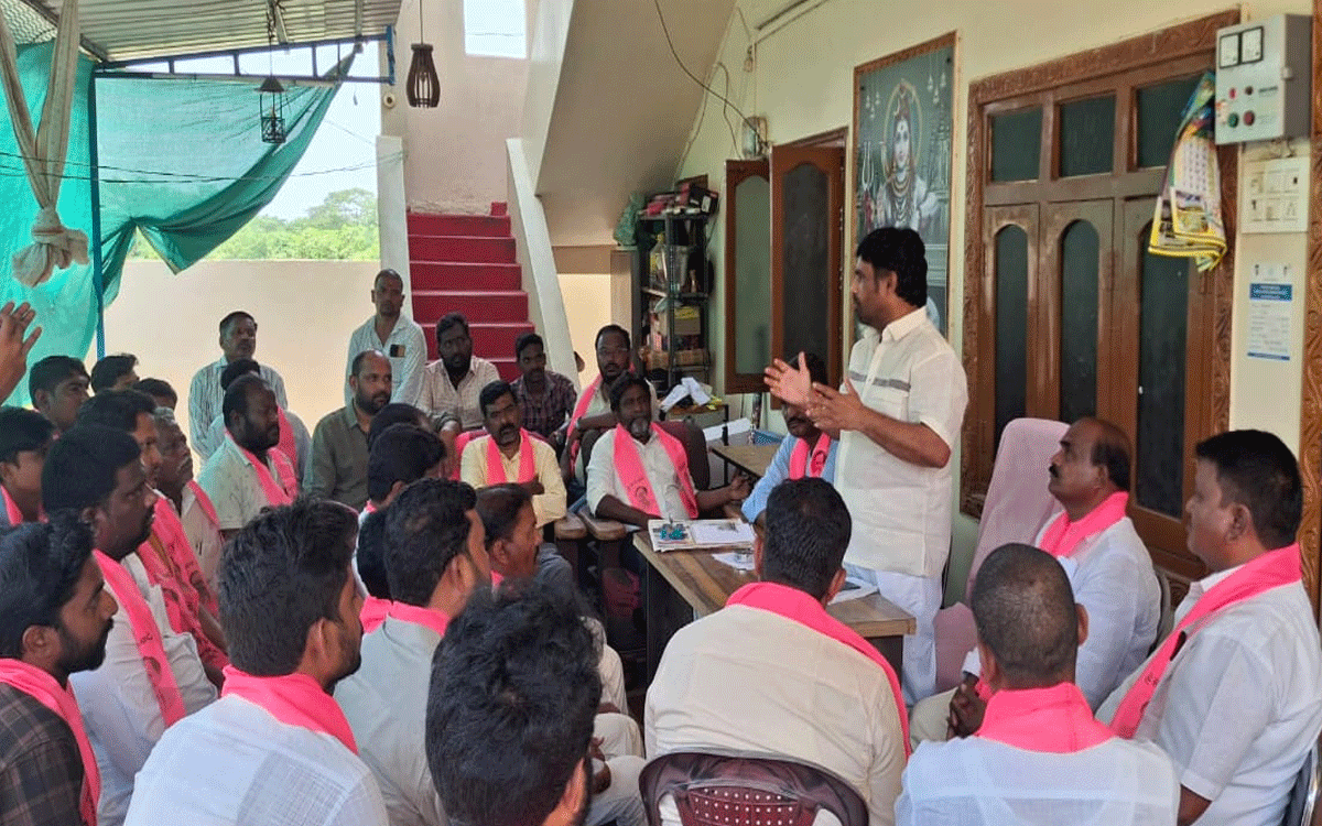 Bhadradri Kothagudem : కాంగ్రెస్ దిమ్మతిరిగేలా వరంగల్ సభకు తరలుదాం : వనమా రాఘవ