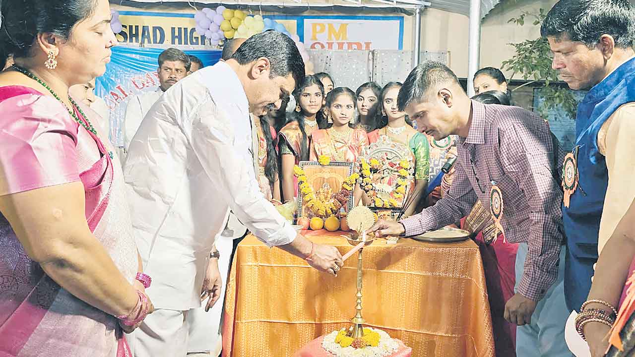 చదువుకుంటేనే మంచి భవిష్యత్తు