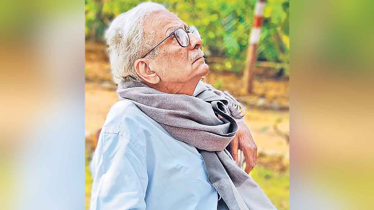 ఆర్భాటం లేని కవి.. వీకే శుక్లా