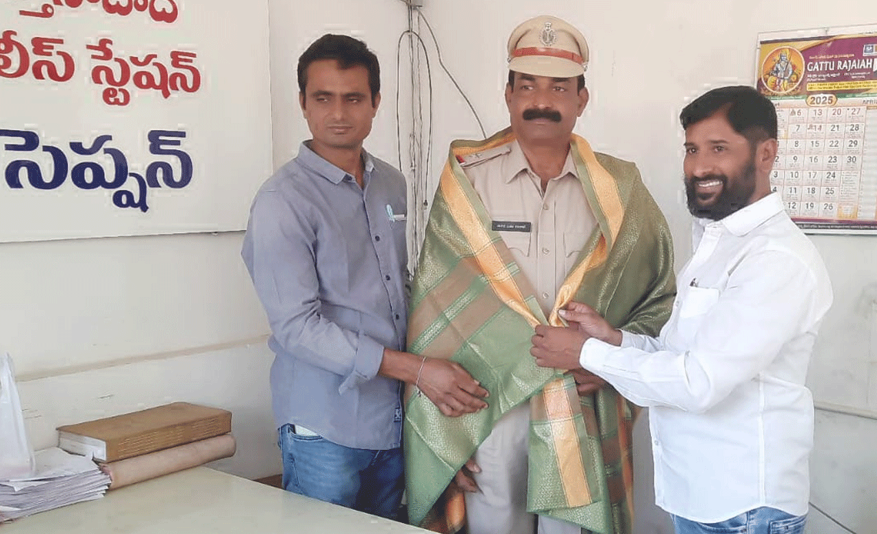 SULTHANABAD | ఏఎస్ఐ కరుణాకర్ కు సన్మానం