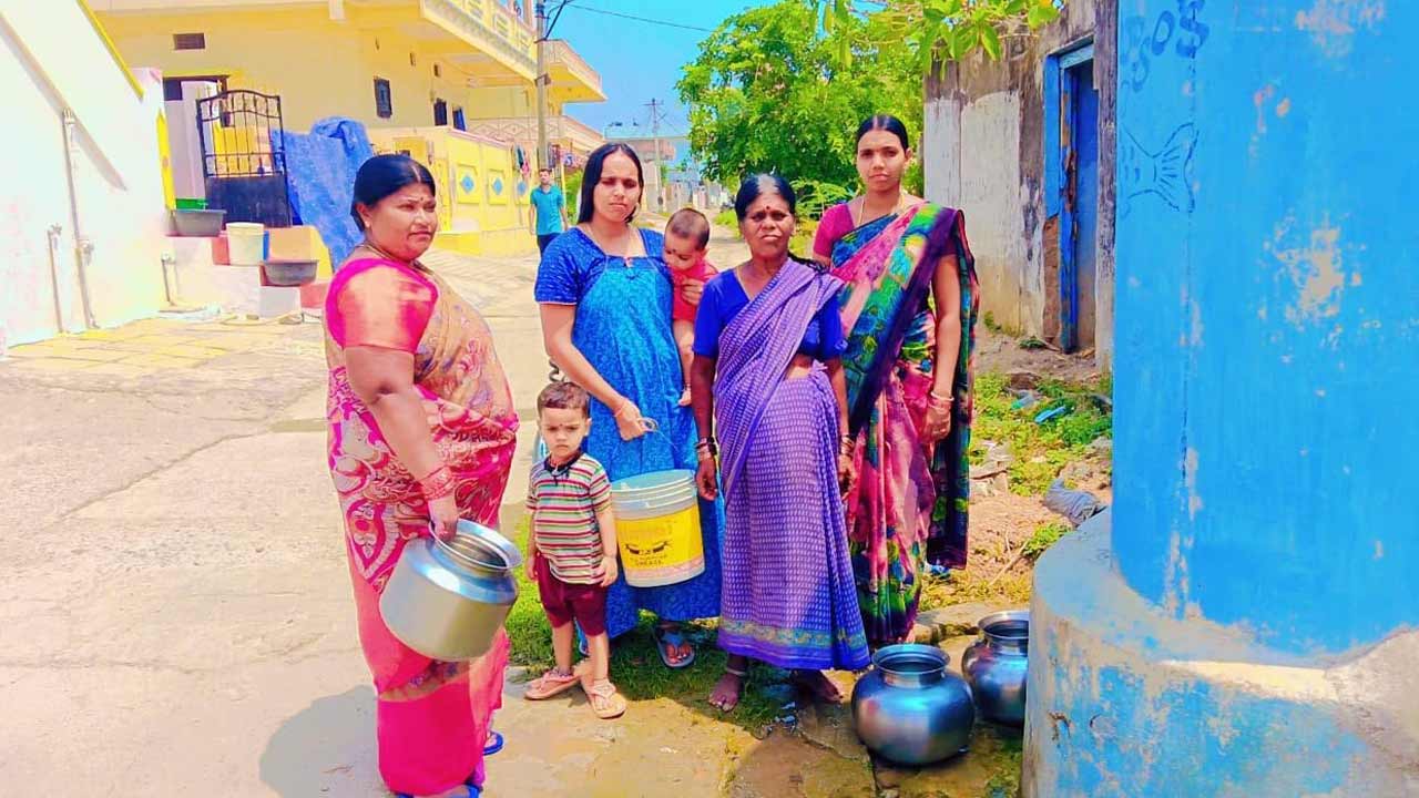 పంచాయతీ కార్మికుల నిరసన.. గ్రామాల్లో పెరిగిన పారిశుద్ధ్య, నీటి సమస్యలు!