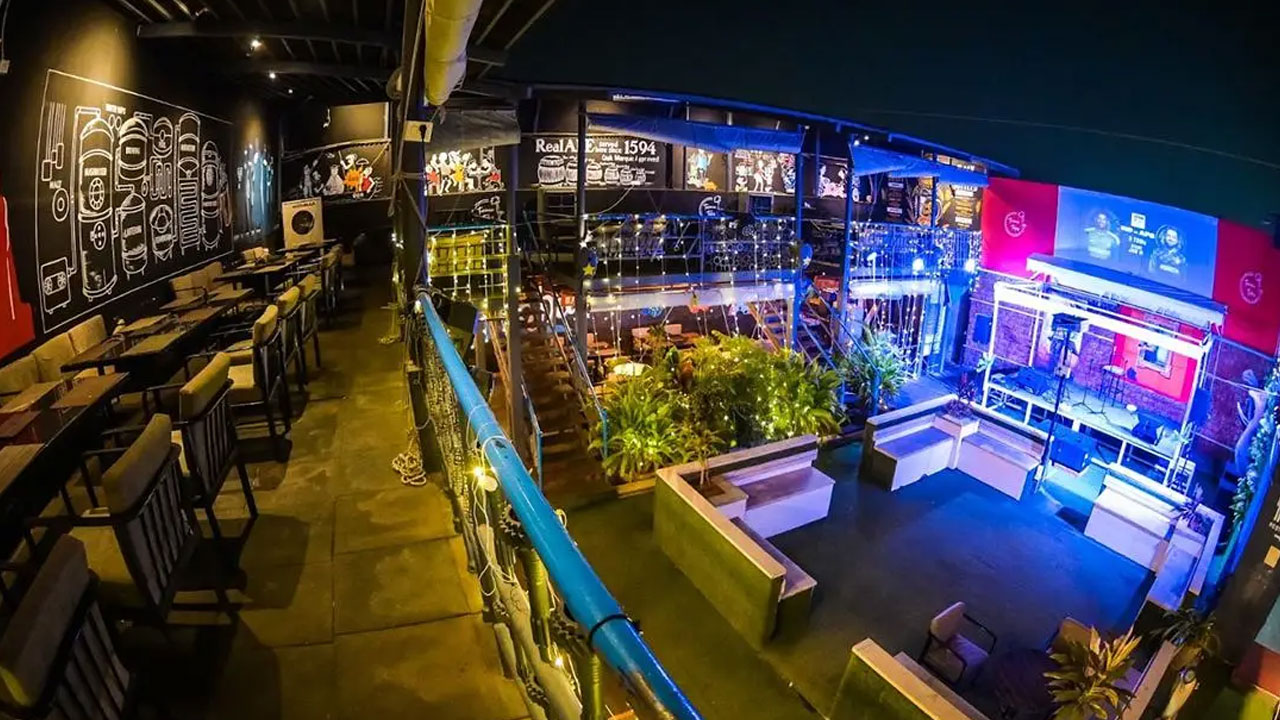 Wild Hearts Pub | అర్ధరాత్రి పబ్‌లో అసభ్యకర డ్యాన్స్‌.. 17 మంది యువతులు అరెస్ట్‌