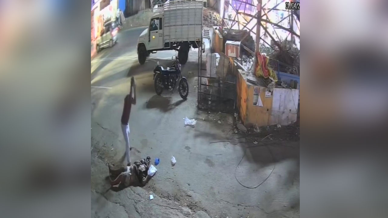 Hyderabad | కొండాపూర్‌లో నడిరోడ్డుపై దారుణం.. గ‌ర్భిణిని చంపేందుకు భ‌ర్త య‌త్నం