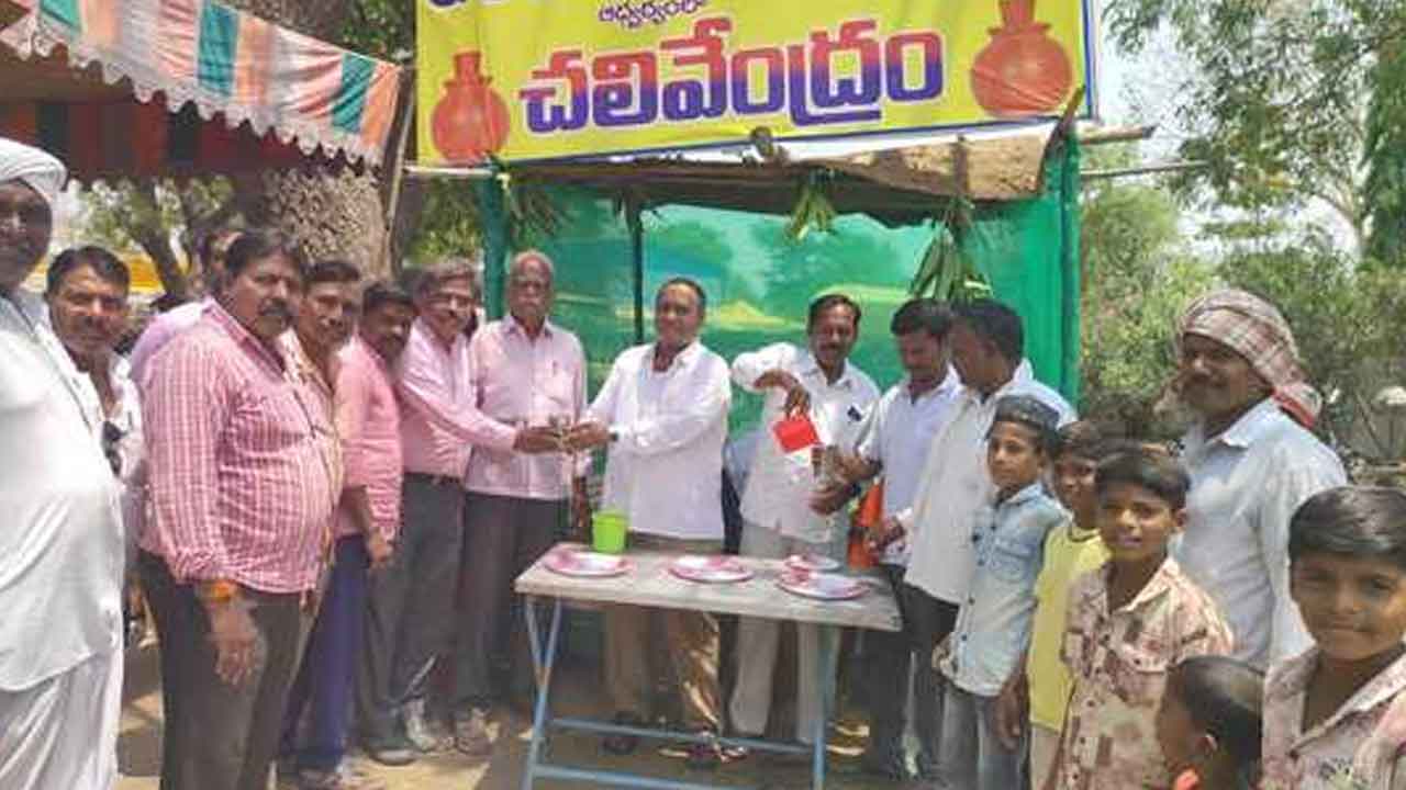 Weekly market | వీక్లీ మార్కెట్లో చలి వేంద్రం ఏర్పాటు