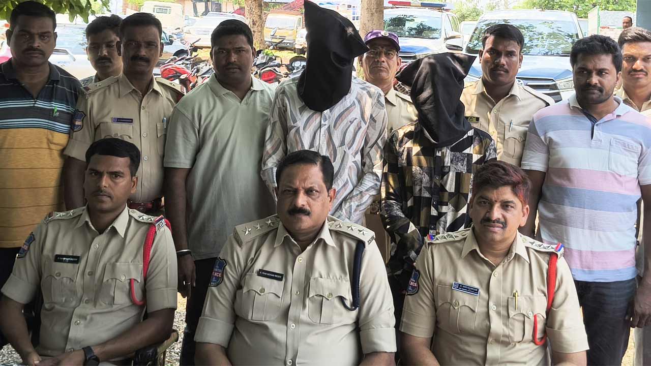 తల్లిని తిడుతున్నాడని వ్యక్తిని చంపేసిన కొడుకు.. 24 గంటల్లోనే నిందితులను పట్టుకున్న పోలీసులు