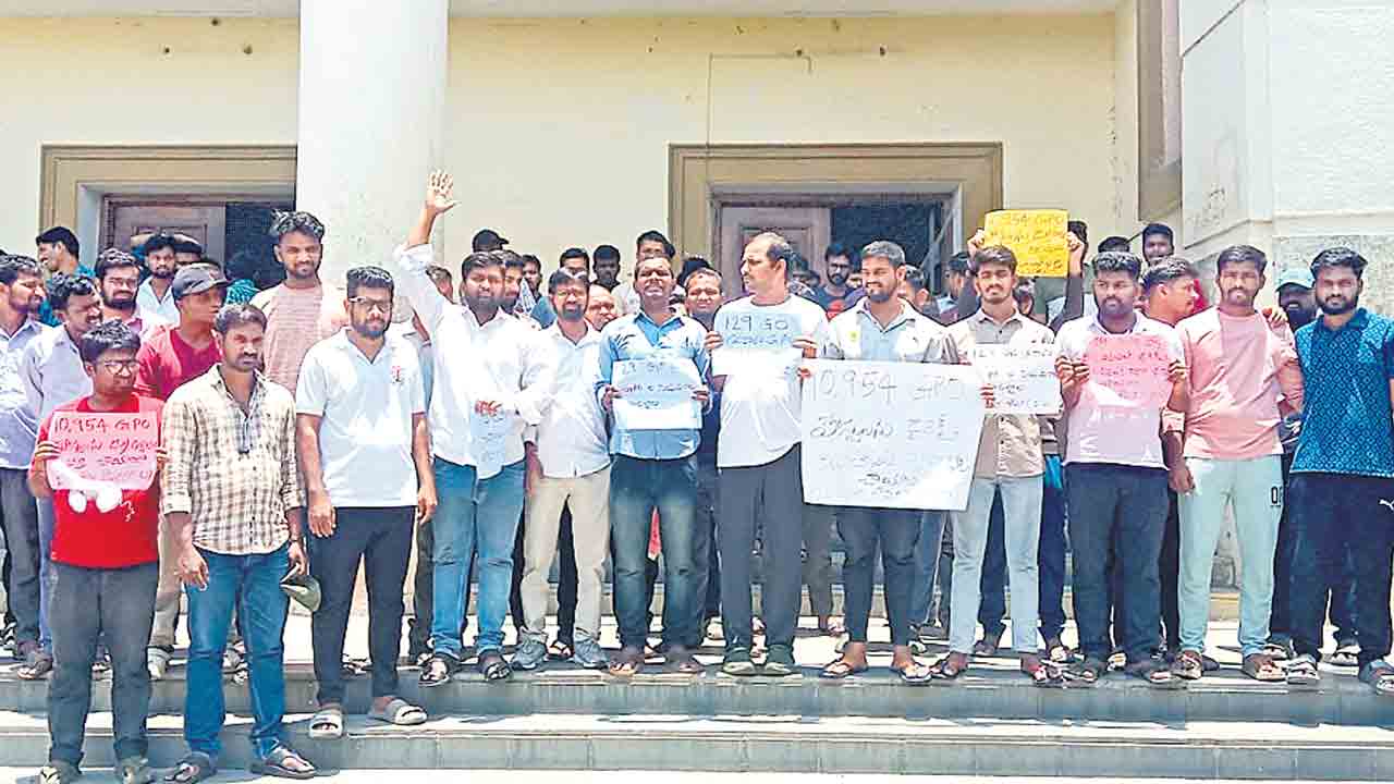 జాబ్‌ క్యాలెండర్‌ను వెంటనే విడుదల చేయాలి