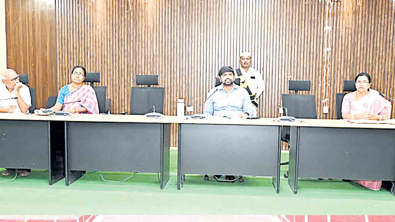 వాణిజ్య పంటలపై అవగాహన కల్పించాలి