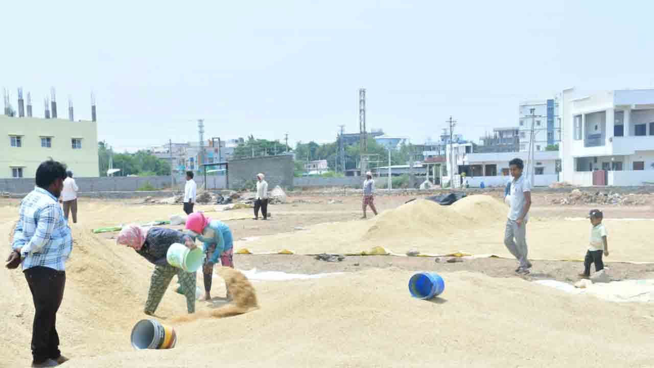 తూకం.. జాప్కం నత్తనడకన ధాన్యం కొనుగోళ్లు