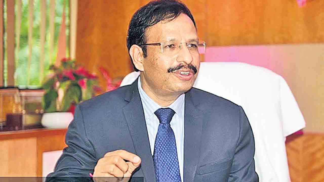 కామెడీ పేరుతో ఆటలా?