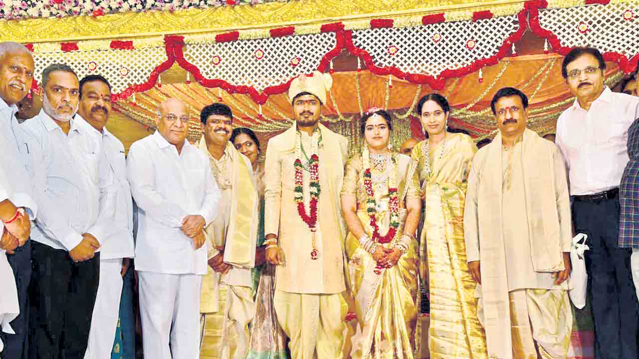 వివాహ వేడుకల్లో ప్రముఖులు