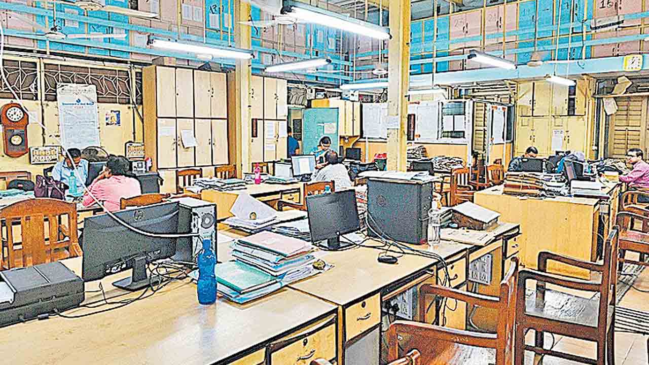 ఉద్యోగులపై ప్రేమ ఉత్తిదేనా?