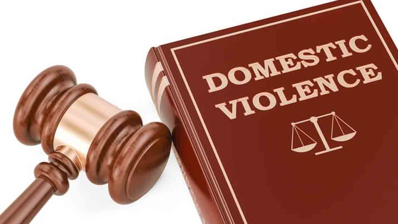గృహ హింస కేసులను హైకోర్టు రద్దు చేయొచ్చు