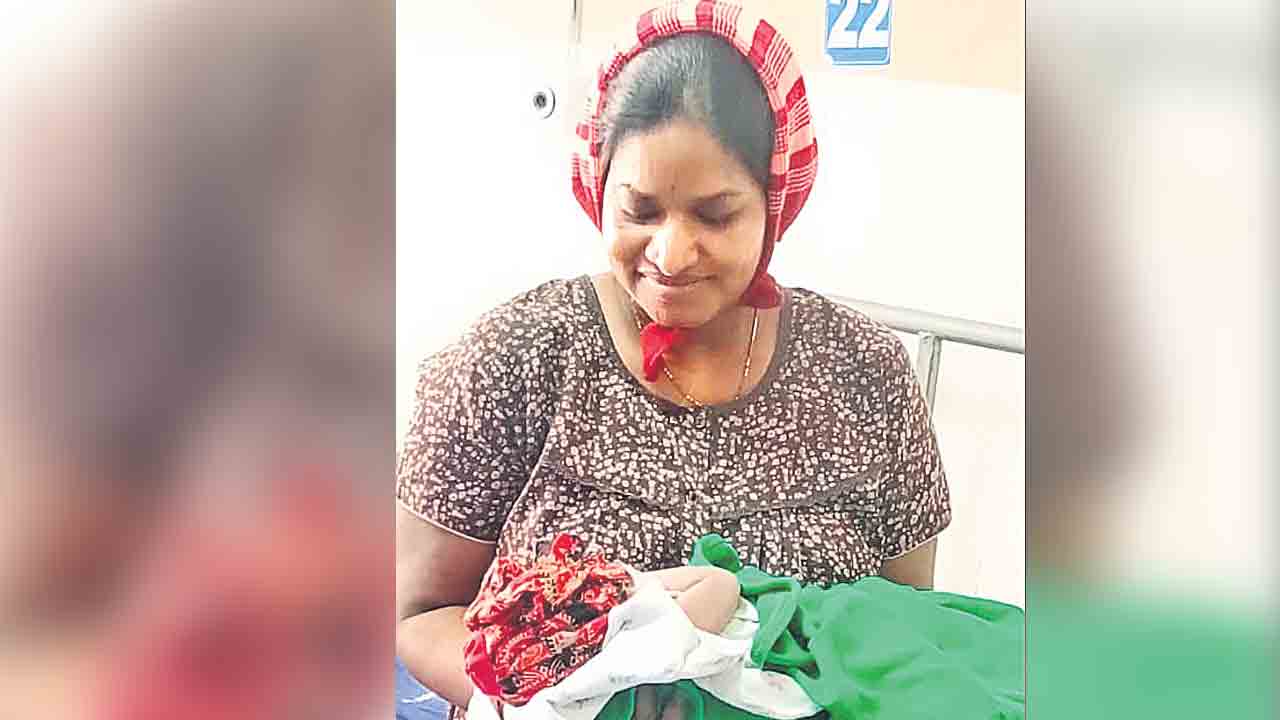 సర్కారు దవాఖానలో జడ్జి ప్రసవం