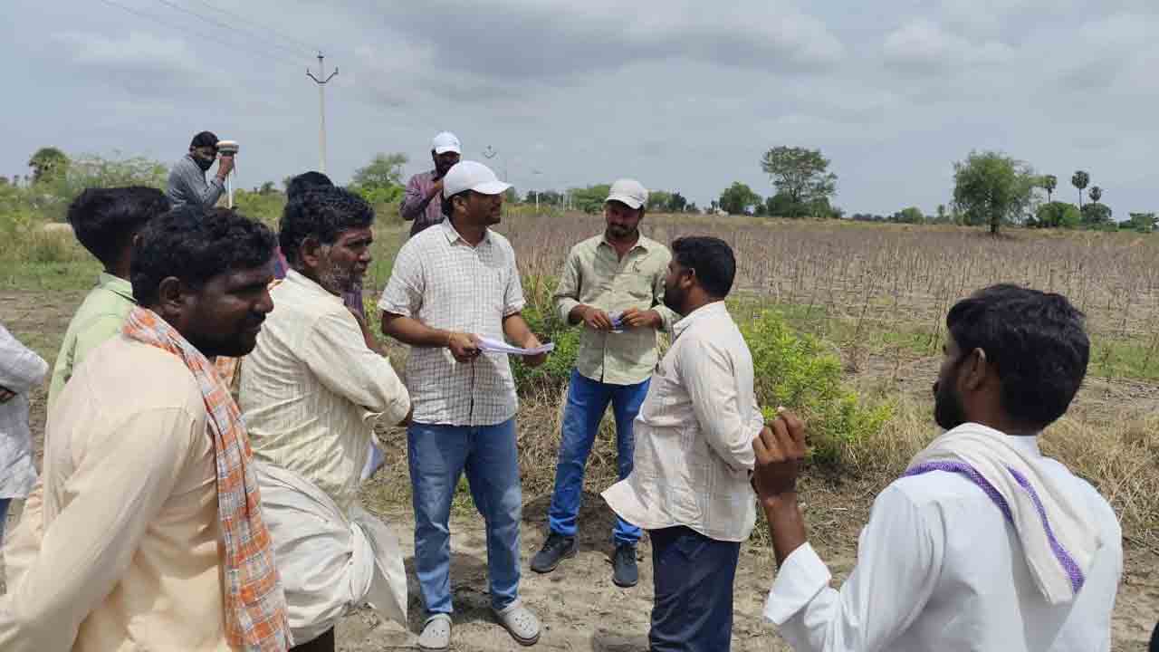 నష్టపరిహారంపై స్పష్టమైన హామీ ఇవ్వాలి