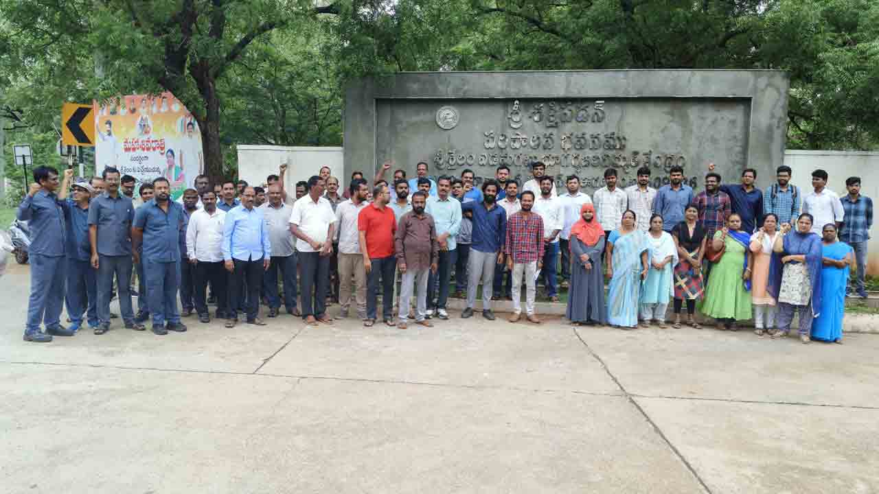 జెన్‌కో ఉద్యోగుల నిరసన