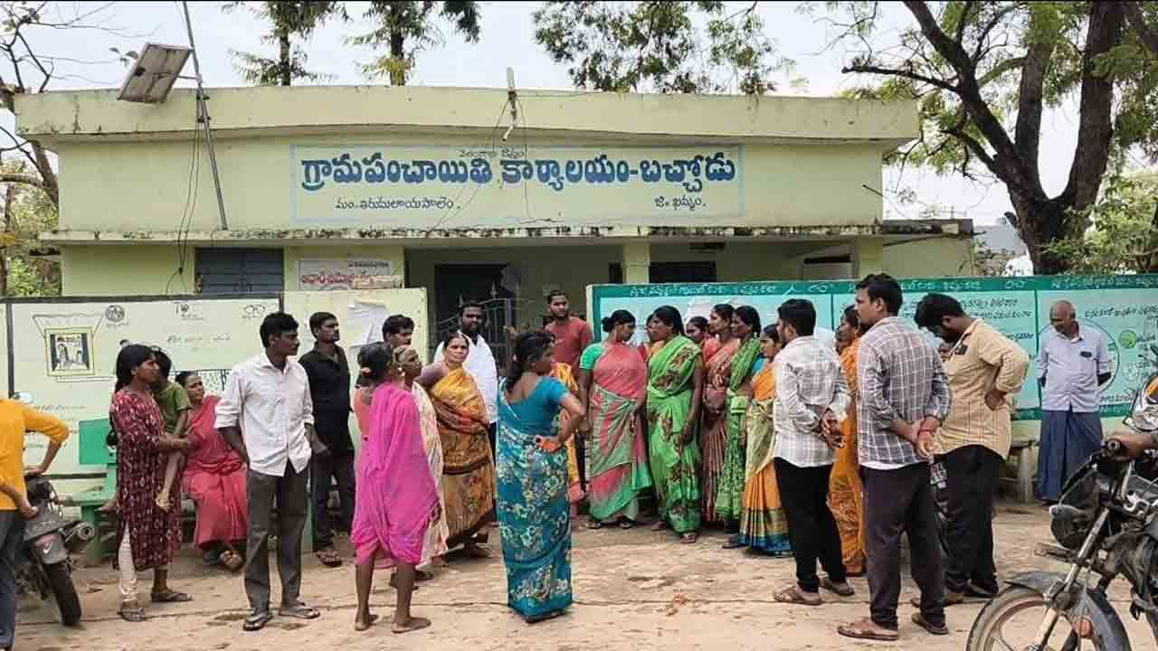 అయినోళ్లు, ఉన్నోళ్లకే ఇండ్లా.. ?