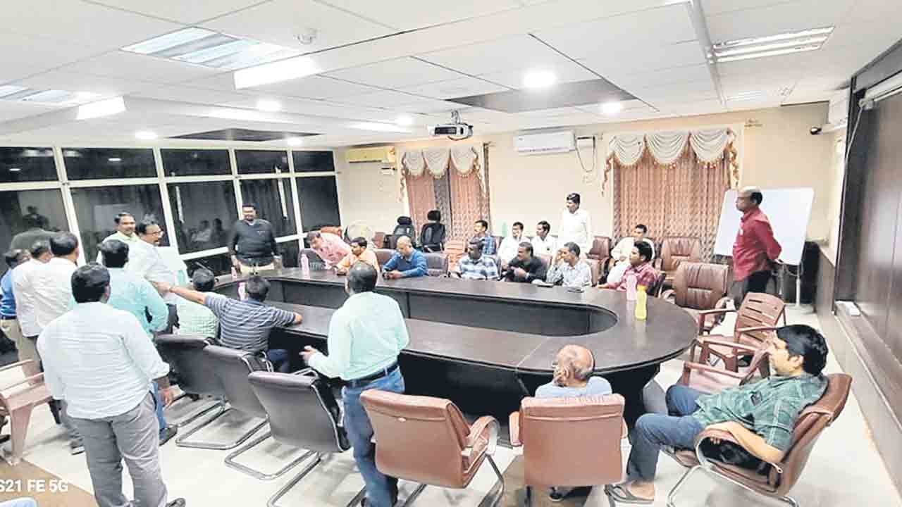 డిగ్రీ పరీక్షలకు ససేమిరా!?