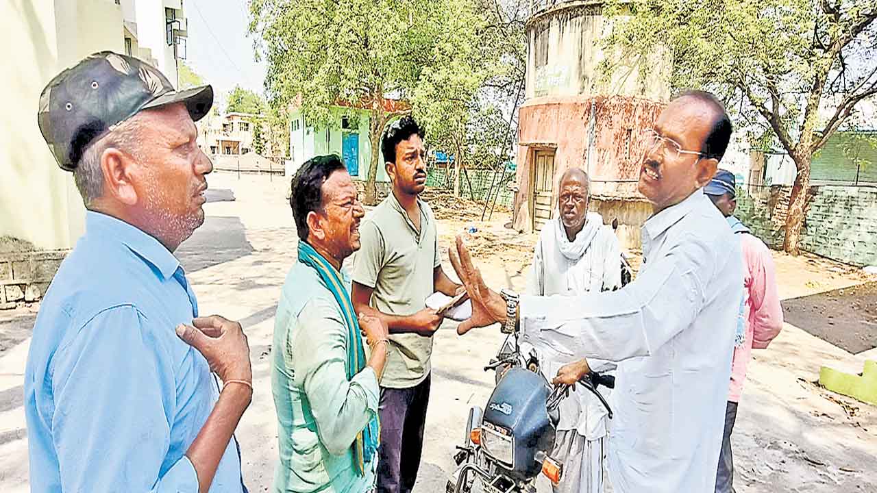 Adilabad | తమ్ముడి పెండ్లి ఉంది సారూ.. జొన్నలు కొనుండ్రి