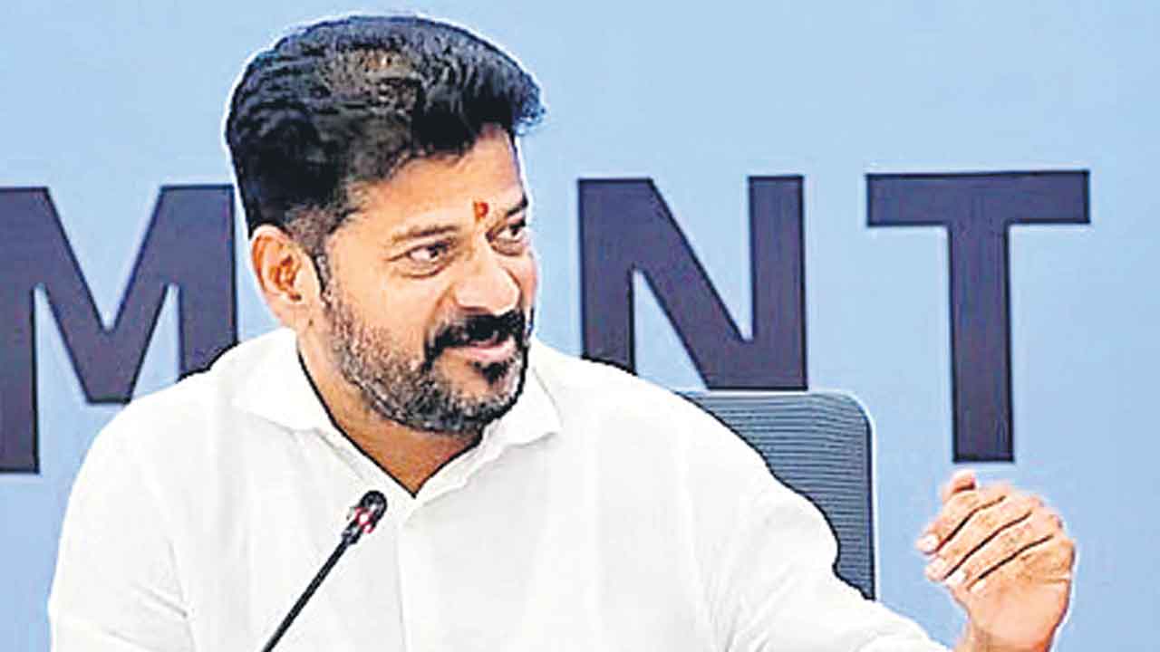 ఉద్యోగులూ సెలవులు రద్దు చేసుకోండి: సీఎం రేవంత్రెడ్డి