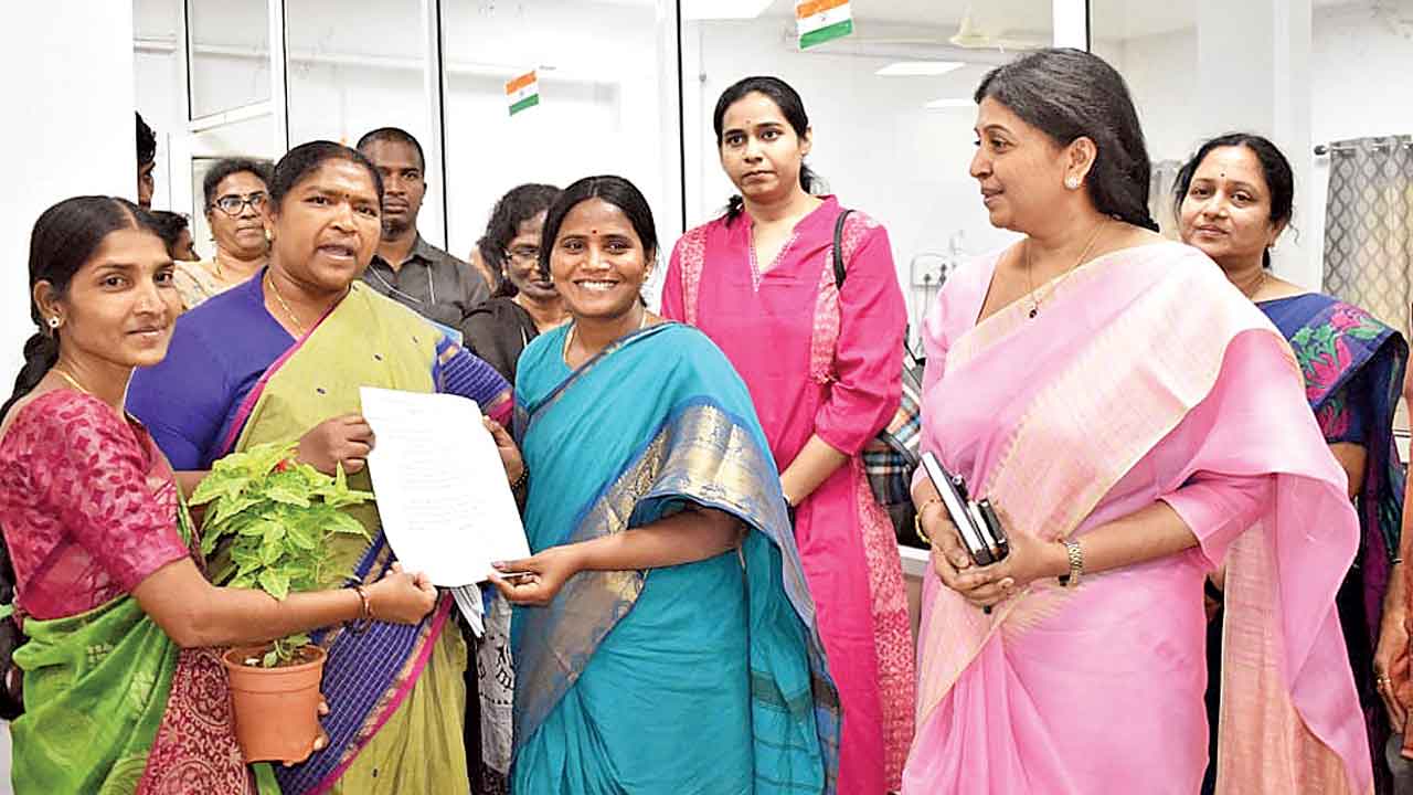 Anganwadi Teachers | మొదటి సంతకమే మోసం.. వేతనాలు పెంచినట్టే పెంచి టీచర్లను దగా చేసిన ప్రభుత్వం!